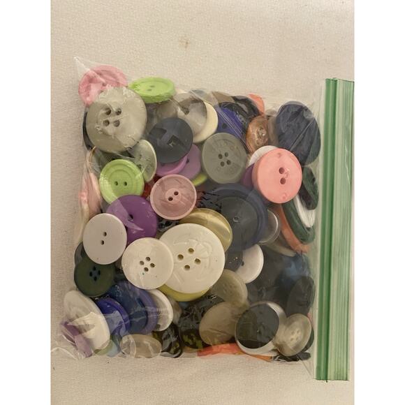 Vintage Buttons 2+ Pounds Plastic Metal Craft Sewing Lot Grandma's Collect Mixed - Picture 4 of 8